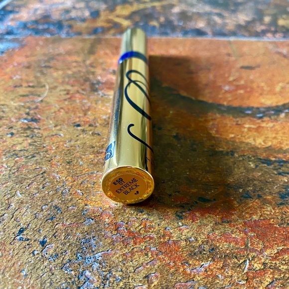 Estée Lauder Sumptuous Extreme Mascara - Picture 3 of 3